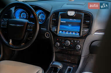 Седан Chrysler 300C 2014 в 