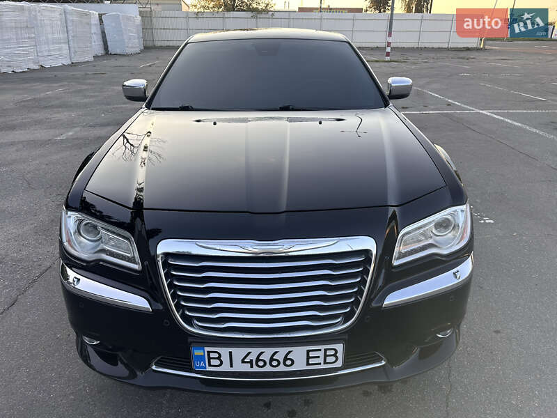 Седан Chrysler 300C 2011 в Кременчуге