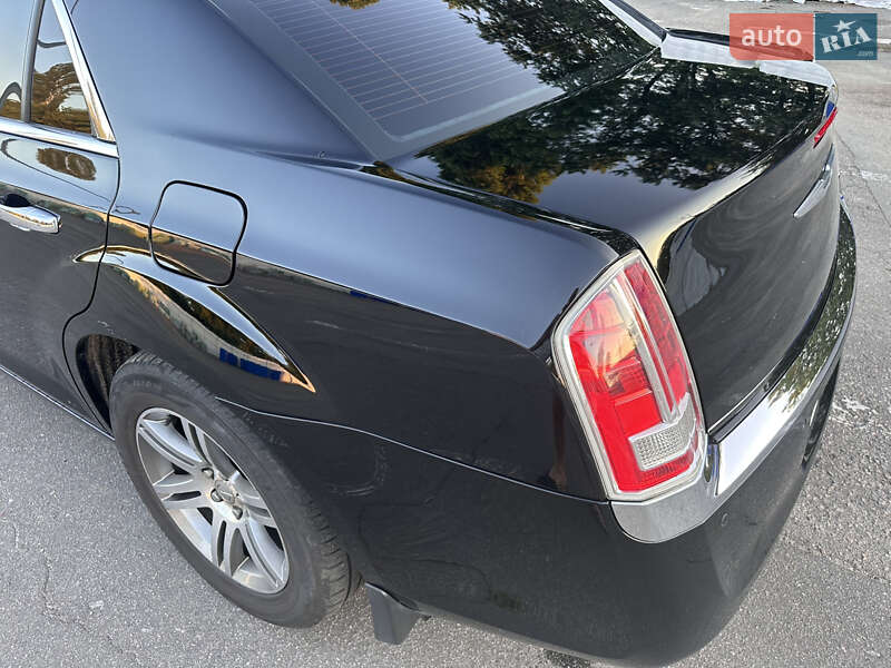 Седан Chrysler 300C 2011 в Кременчуге