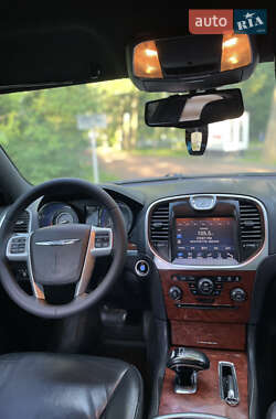 Седан Chrysler 300C 2013 в 