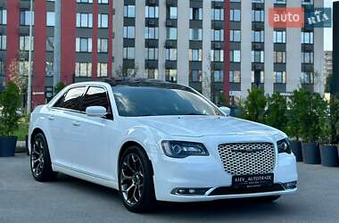 Седан Chrysler 300C 2015 в 