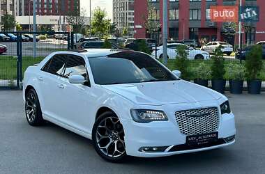 Седан Chrysler 300C 2015 в 