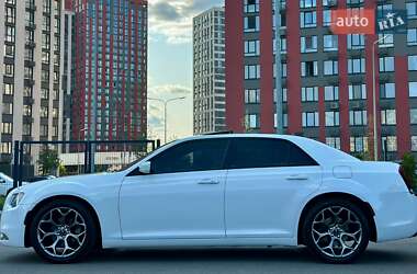 Седан Chrysler 300C 2015 в 