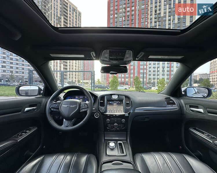 Седан Chrysler 300C 2015 в Киеве