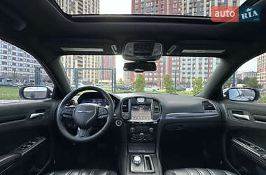 Седан Chrysler 300C 2015 в 