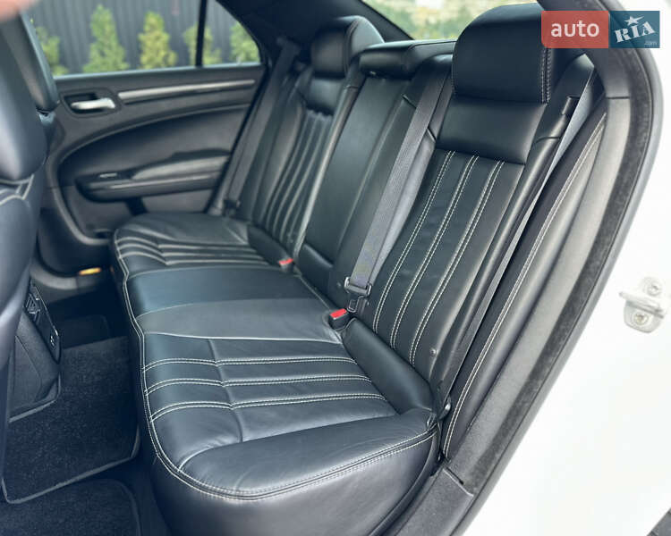 Седан Chrysler 300C 2015 в Киеве