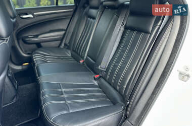Седан Chrysler 300C 2015 в 