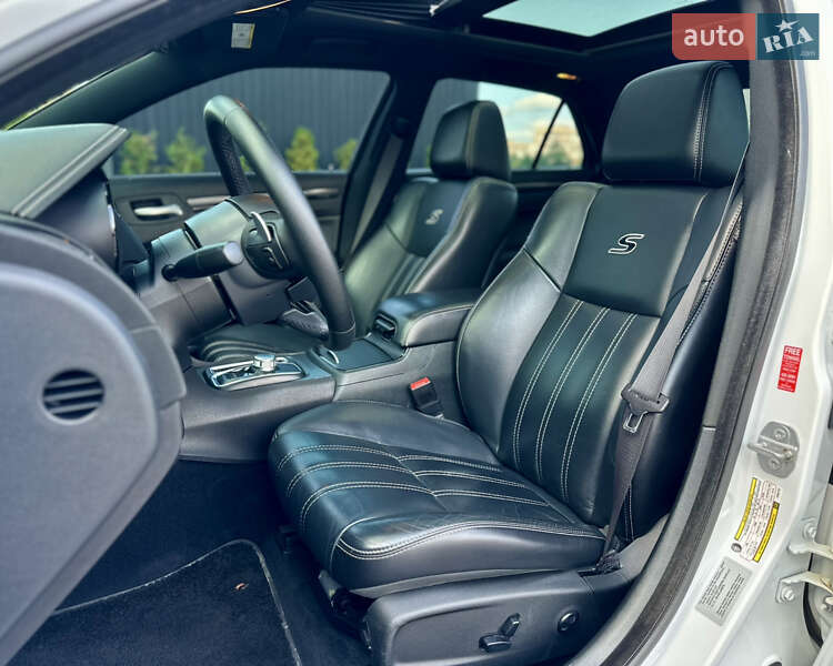 Седан Chrysler 300C 2015 в Киеве