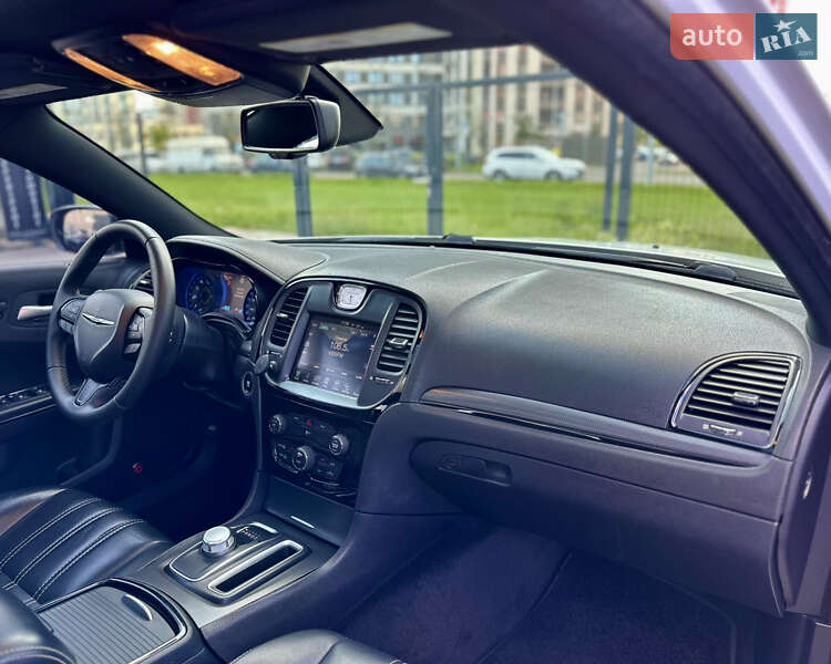 Седан Chrysler 300C 2015 в Киеве
