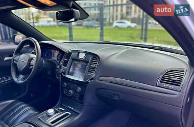 Седан Chrysler 300C 2015 в 