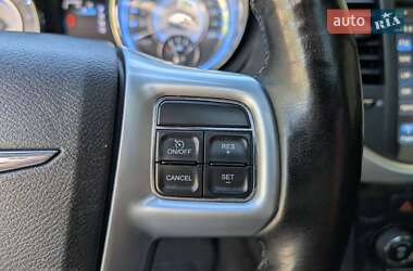 Седан Chrysler 300C 2012 в 