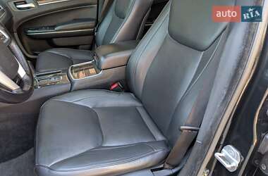 Седан Chrysler 300C 2012 в 