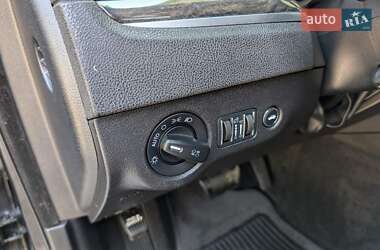 Седан Chrysler 300C 2012 в 
