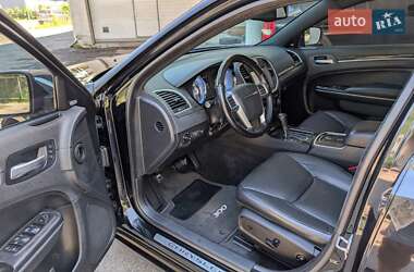 Седан Chrysler 300C 2012 в 