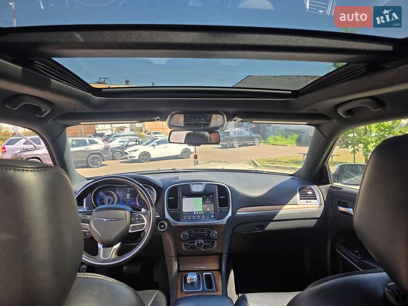 Седан Chrysler 300C 2018 в Киеве