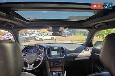 Седан Chrysler 300C 2018 в 