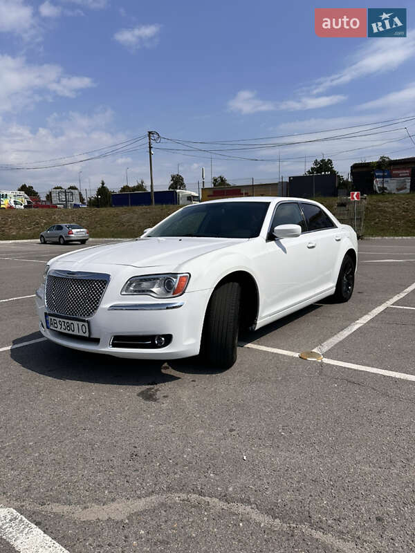 Седан Chrysler 300C 2014 в Вінниці