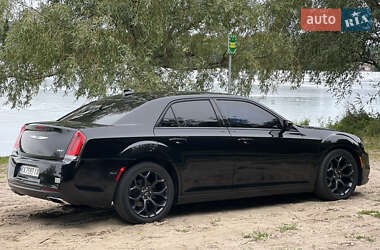 Седан Chrysler 300C 2019 в 