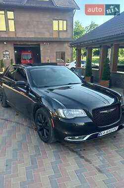 Седан Chrysler 300C 2015 в Киеве