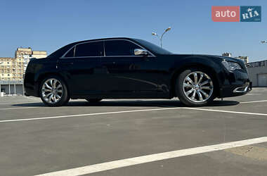 Седан Chrysler 300C 2018 в Киеве