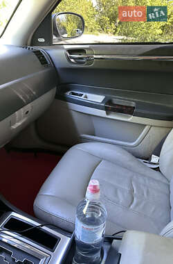 Седан Chrysler 300C 2005 в 