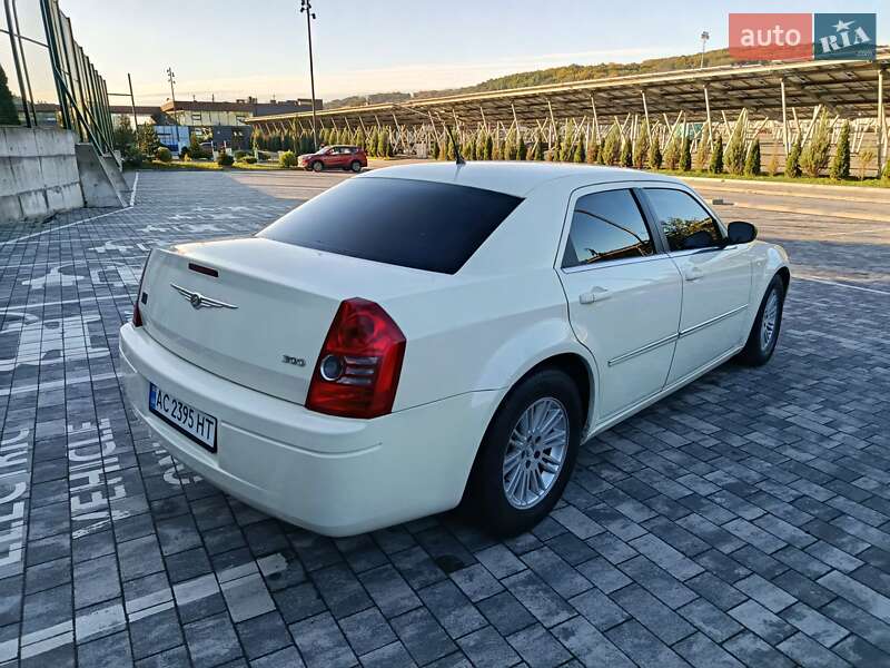 Седан Chrysler 300C 2008 в Львове