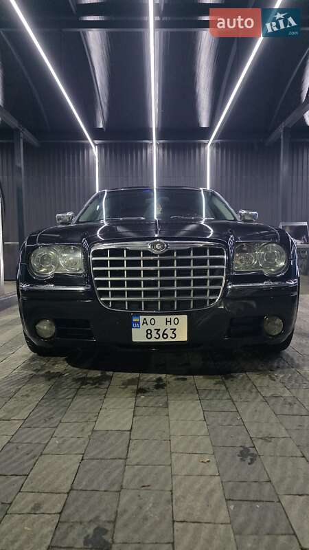 Седан Chrysler 300C 2005 в Ужгороді