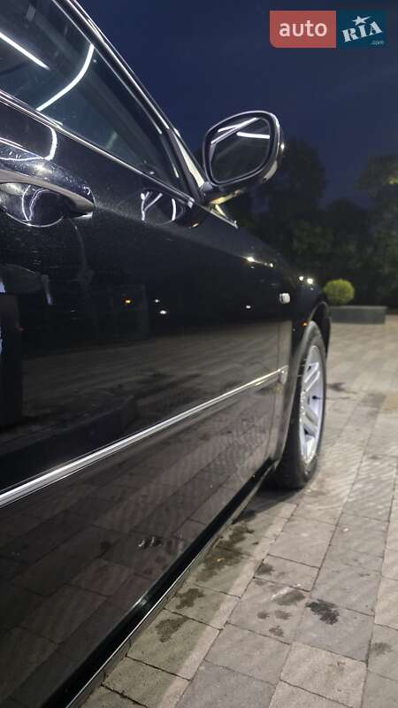 Седан Chrysler 300C 2005 в Ужгороді