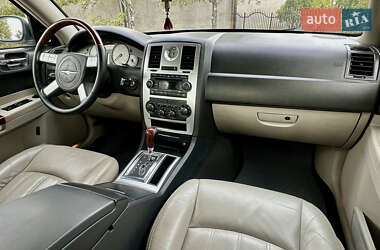 Седан Chrysler 300C 2005 в 