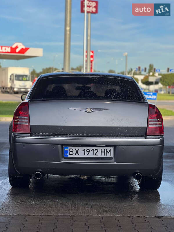 Седан Chrysler 300C 2006 в Бродах