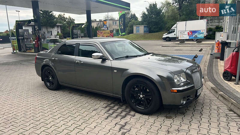 Седан Chrysler 300C 2006 в Бродах
