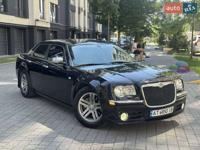 Седан Chrysler 300C 2005 в Львові