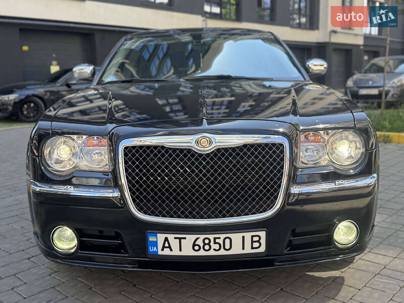 Седан Chrysler 300C 2005 в Львові
