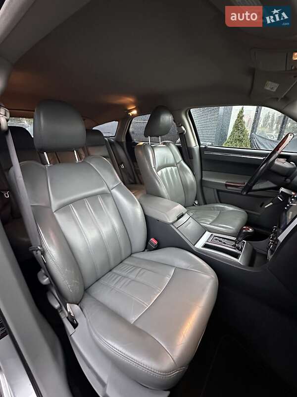 Универсал Chrysler 300C 2004 в Белогородке