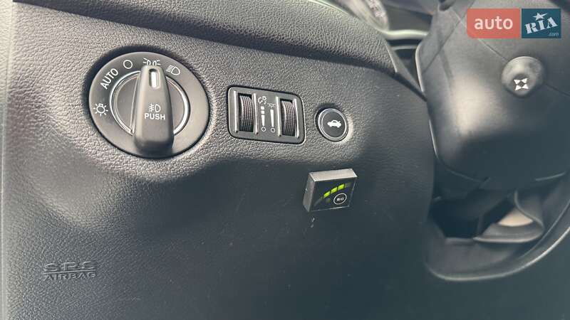 Седан Chrysler 300C 2016 в Києві фото 25 Седан Chrysler 300C 2016 в Києві