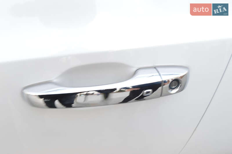 Седан Chrysler 300C 2014 в Києві