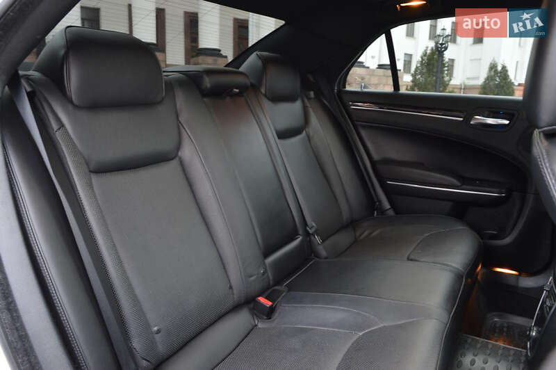Седан Chrysler 300C 2014 в Києві