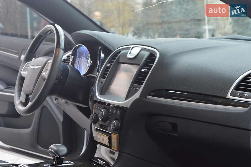 Седан Chrysler 300C 2014 в Києві