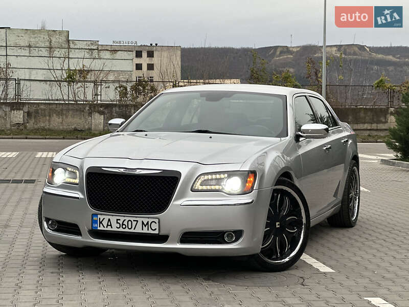 Седан Chrysler 300C 2012 в Могилів-Подільському