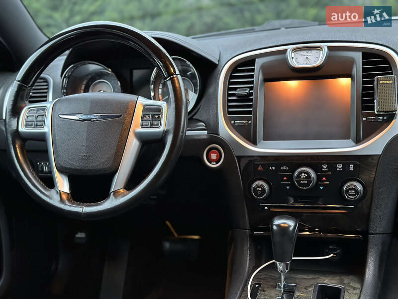 Седан Chrysler 300C 2012 в Могилів-Подільському