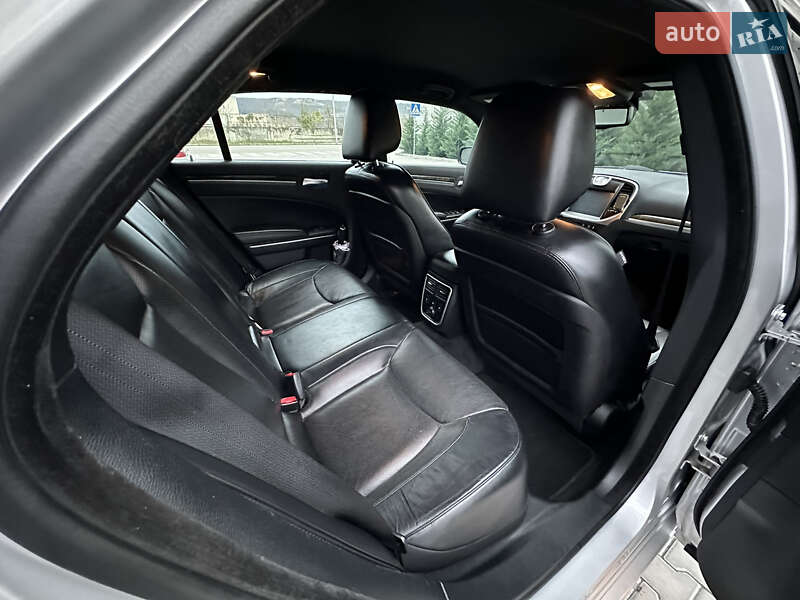 Седан Chrysler 300C 2012 в Могилів-Подільському