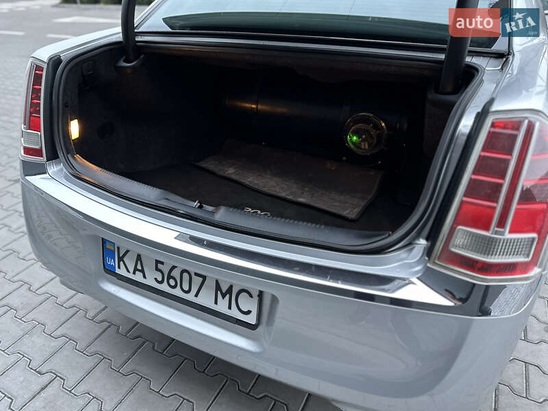 Седан Chrysler 300C 2012 в Могилів-Подільському