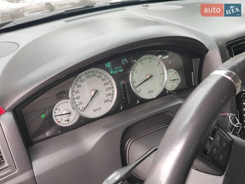 Седан Chrysler 300C 2006 в Днепре
