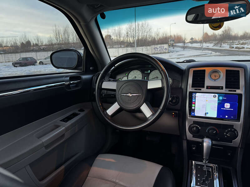 Седан Chrysler 300C 2006 в Львове