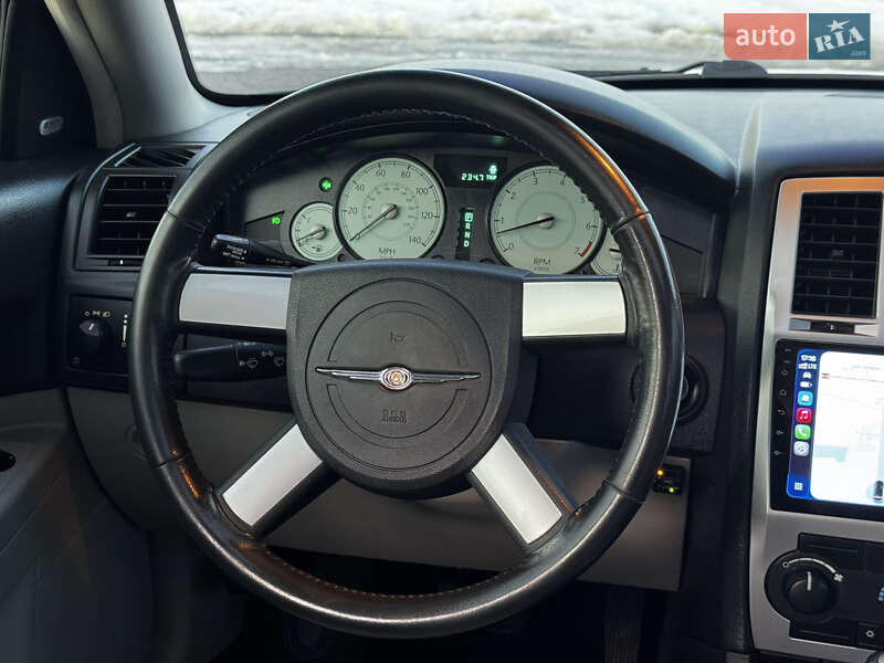 Седан Chrysler 300C 2006 в Львове