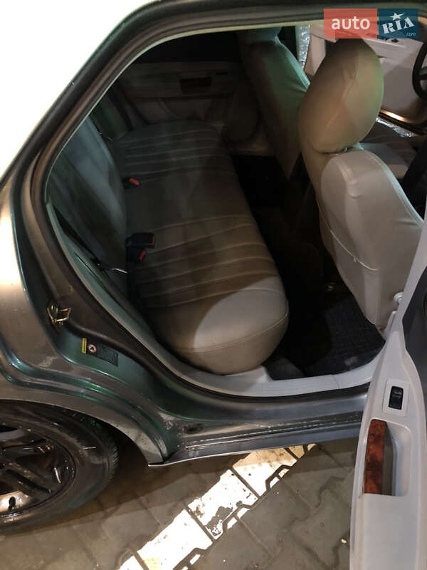 Седан Chrysler 300C 2006 в Черновцах