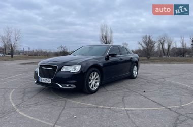 Седан Chrysler 300C 2015 в Киеве