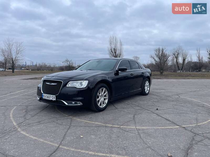 Седан Chrysler 300C 2015 в Києві
