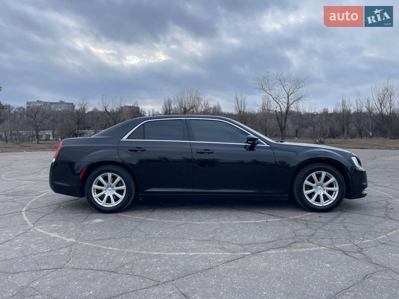 Седан Chrysler 300C 2015 в Києві