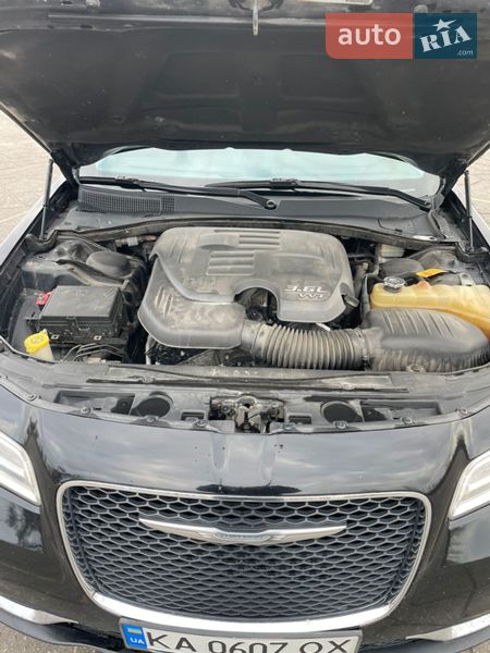 Седан Chrysler 300C 2015 в Києві